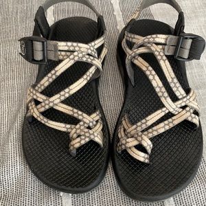 Chaco size 7 cream and grey sandal